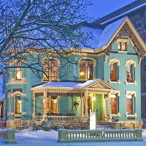 Kalamazoo House Bed & Breakfast